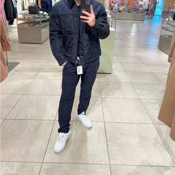 Burberry men quilted jacket in black / navy with logo - Picture 3 of 9